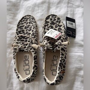 Hey Dude Women’s Wendy Grey Cheetah slip on shoes Size 9